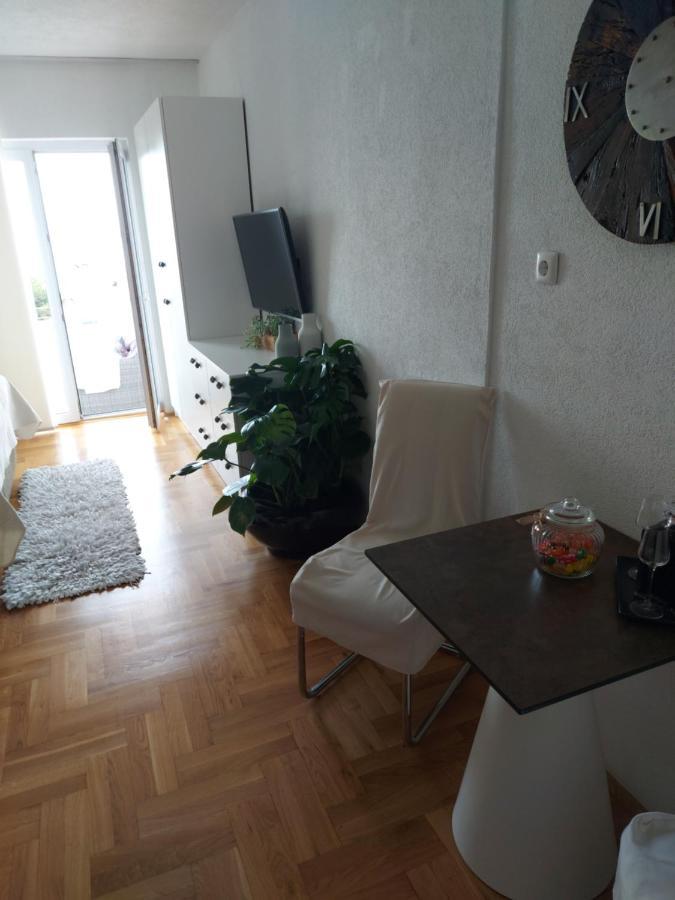 Apartments Iris Брела Екстер'єр фото